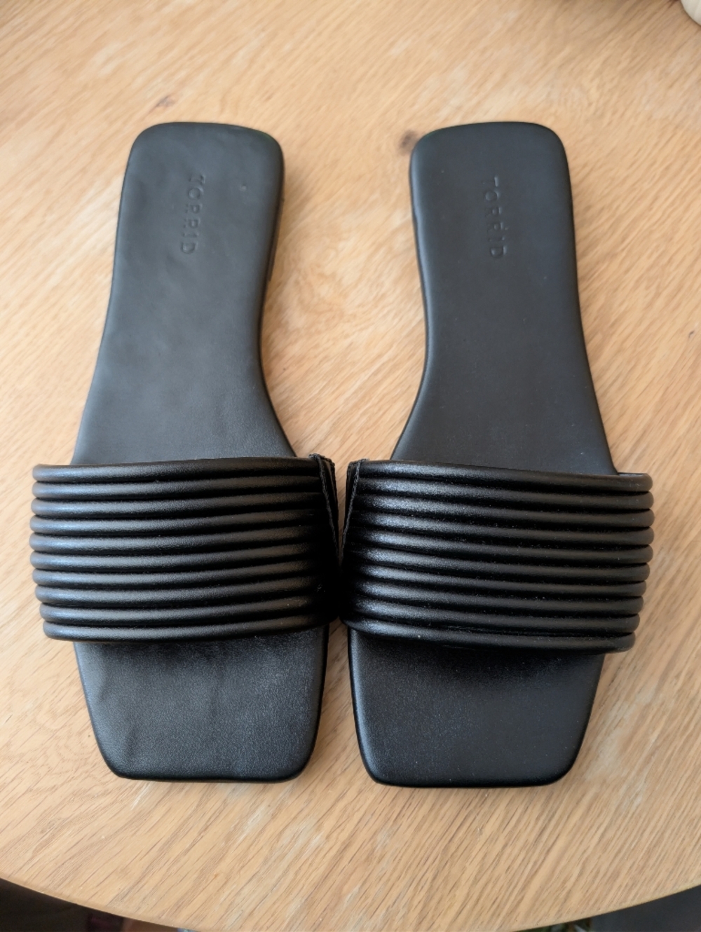 Torrid 13WW Tubular Band Sandals